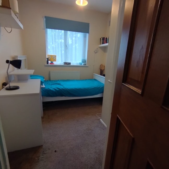 Single bedroom Main Photo