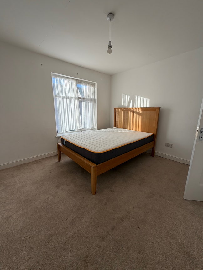 Double Bedroom  Main Photo