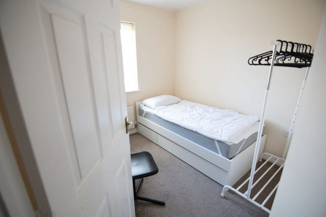 Single bedroom Heathcote Main Photo