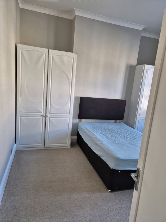 **  2 large double bedrooms ** Main Photo