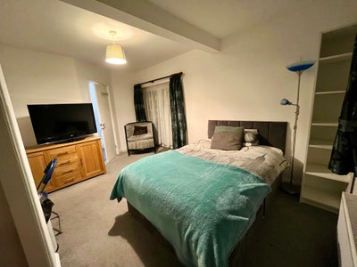 Double bedroom with ensuite and separate entrance  Main Photo