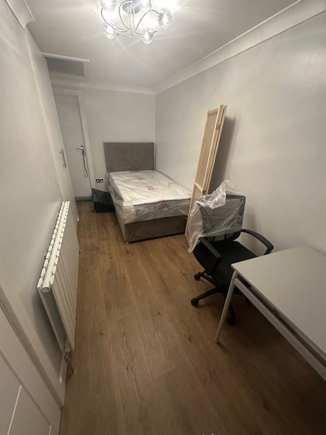 Brand new en-suite Double room  Main Photo