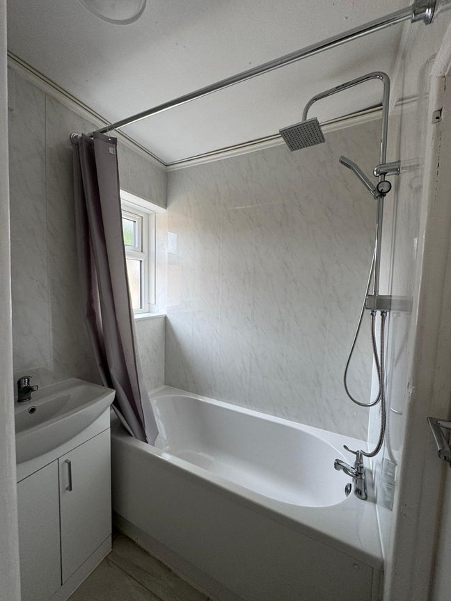Couple room available at Gloucester (GL1 4JW) Main Photo