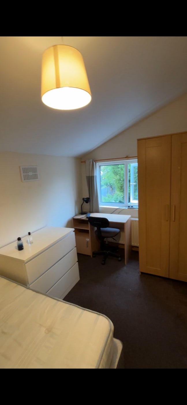 1 Room available  Main Photo