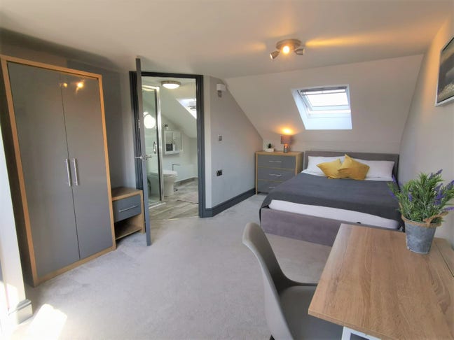 Couples welcome - Large en-suite Main Photo