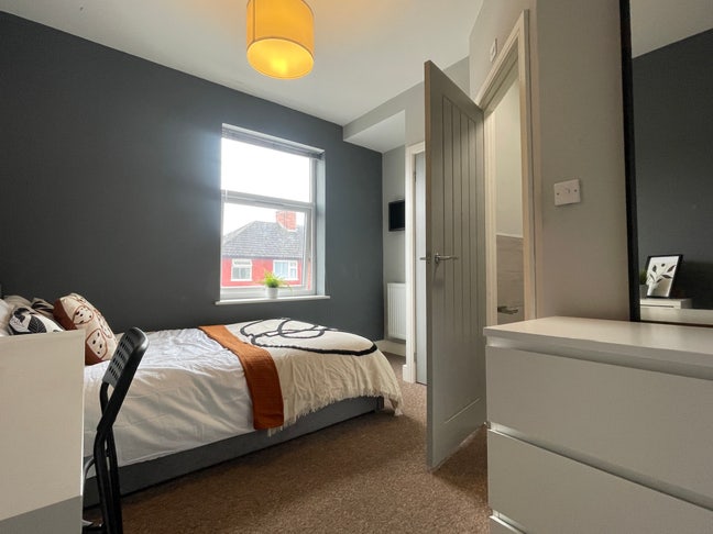 CV1 Double En-Suite - Welland Road Main Photo