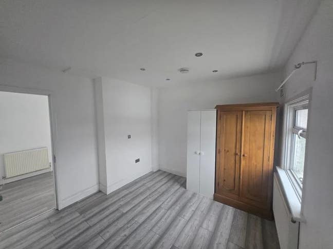 3 Double Rooms to Let - Thornton Heath CR7 8EL Main Photo