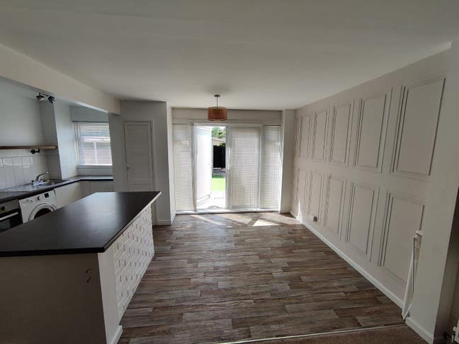 3 Bedroom House to Let - Basildon SS16 4LY - £1700 Main Photo