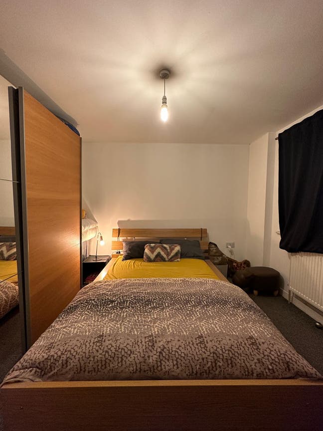 Double Room Available for 2-3 days per week  Main Photo