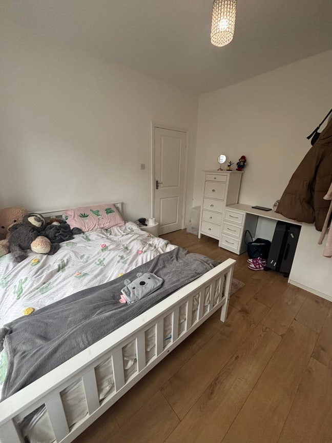 Large homely Double room with bay Windows 🪴in SE25 Main Photo