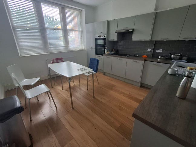 Room in Chelsea off King's Road  Main Photo