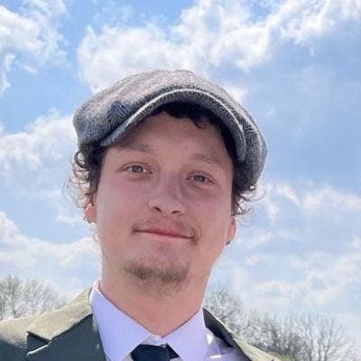 Looking for a room , single or double around ... Main Photo