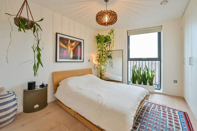 En-suite room in a lovely flat Main Photo