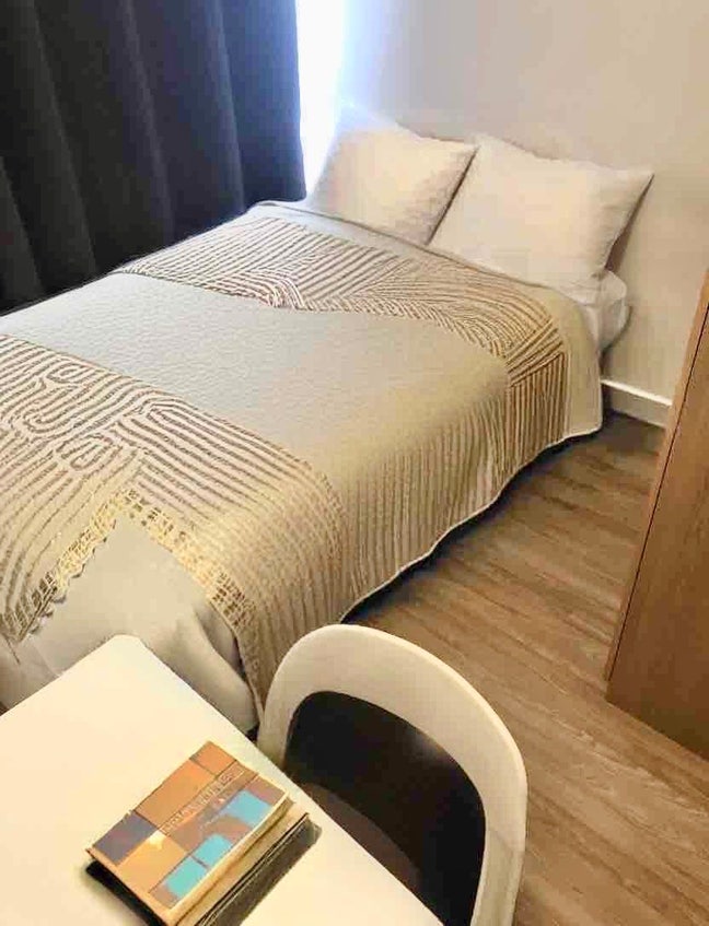 Shared living room 10 min Stepney Green tube Main Photo