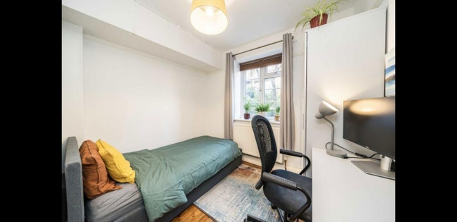 Single room close to amenities available now Main Photo