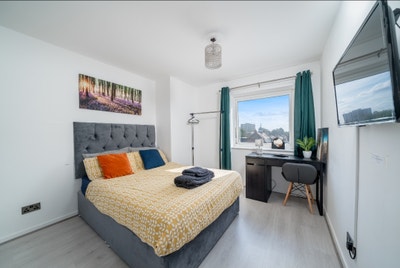 Styles Private Room in London Enfield w/ Parking Main Photo