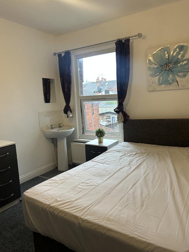 Urgent: Housemate Needed — Immediate Move-In Main Photo
