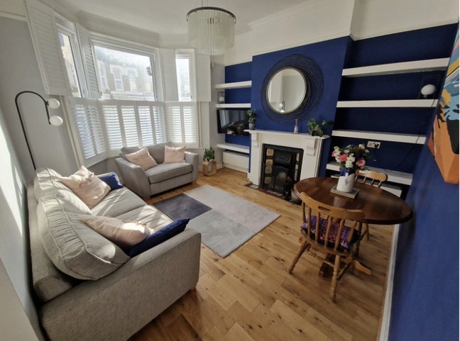 Creative Flatmate Wanted —Bedroom + Shared Studio  Main Photo