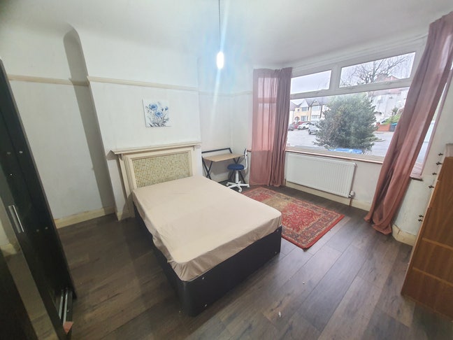Amazing Furnished massive double bedroom with Bill Main Photo