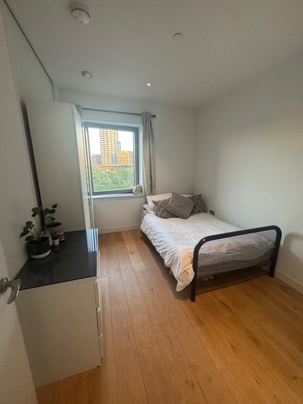 Double Room in London City Island 3 Bed Main Photo