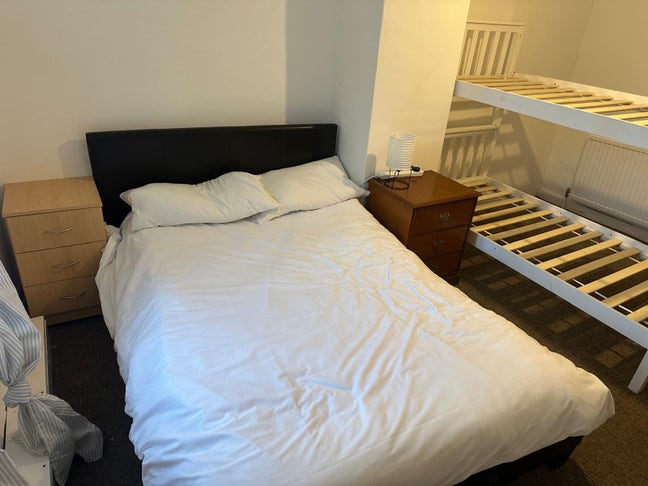 Double furnished room - at a pub  Main Photo