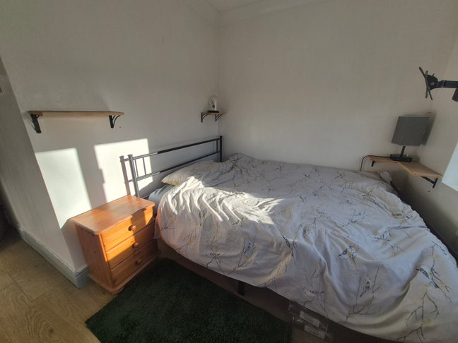 Double room in shared house Main Photo