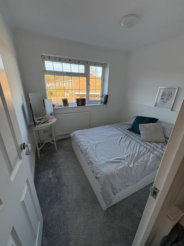 Double room in beautiful home near the station Main Photo
