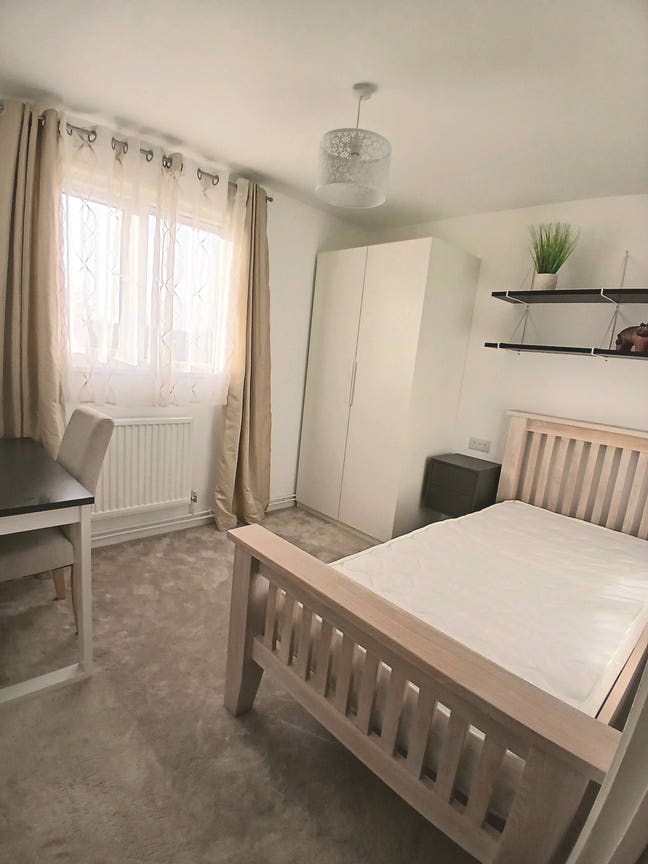 Room in Clean and Quiet Home Main Photo