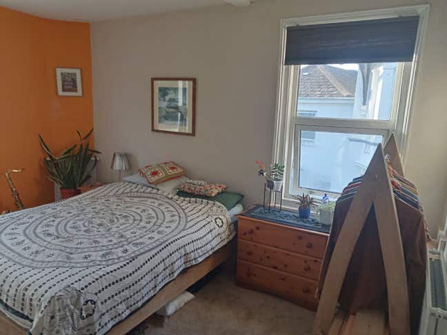 Double room in beautiful seaside community home Main Photo