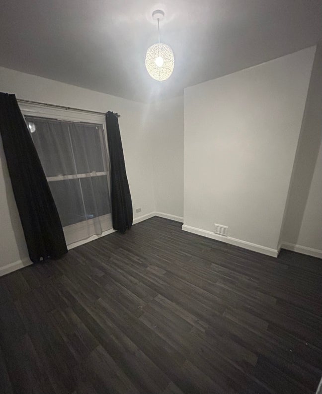 Spacious Double Room in Chiswick  Main Photo