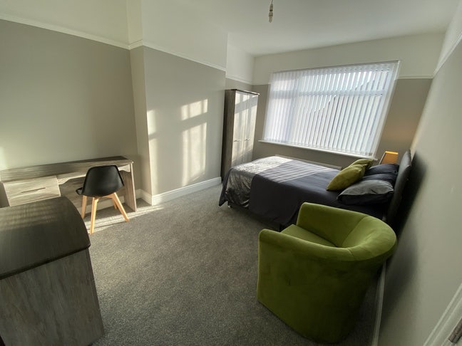 Large Double room available in a 5bed 2 Bathroom Main Photo