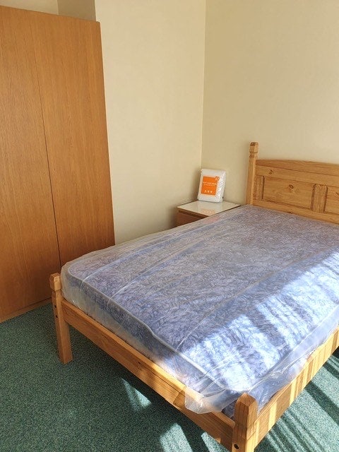 Clean and well maintained, No fee’s Main Photo
