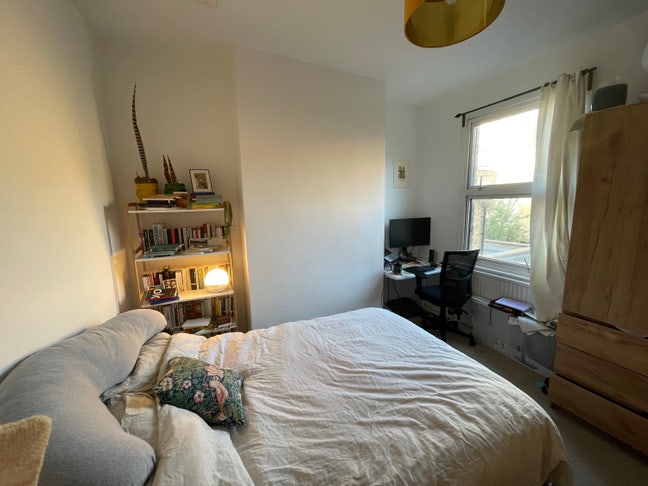 Room next to Victoria park Main Photo