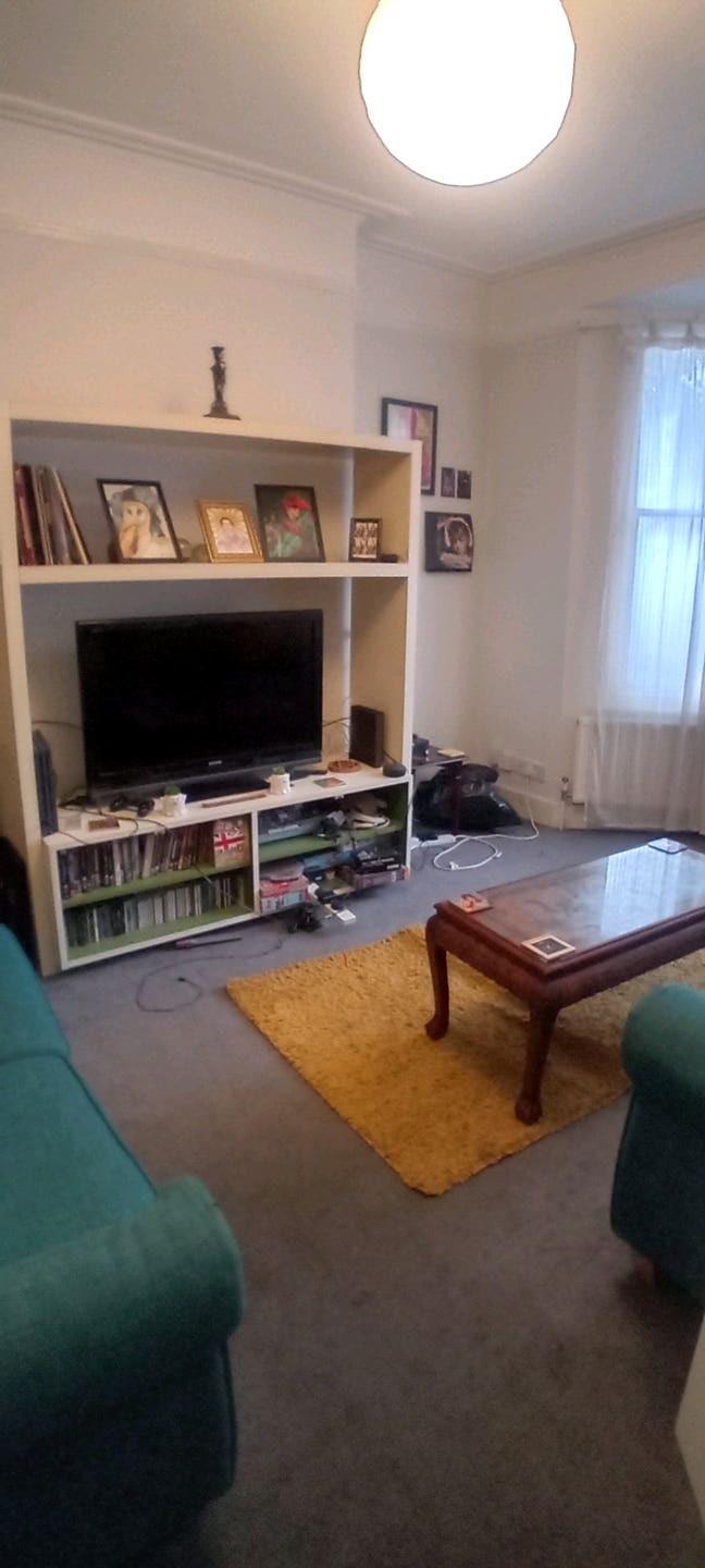 Part furnished double room in Shepherd's Bush  Main Photo
