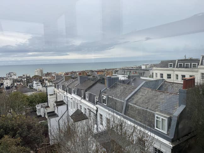 1 Bed unfurnished room available with sea views Main Photo