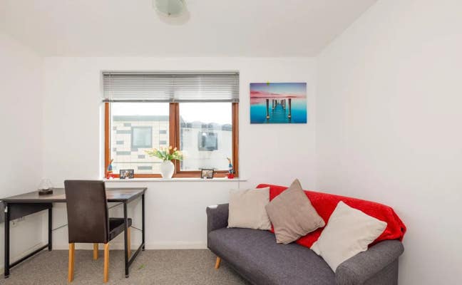 Room to Rent in City Centre 2-Bed Flat – Bills Inc Main Photo