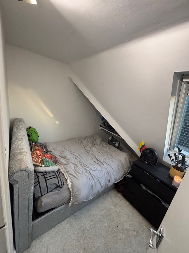 Smaller room with office / Storage space Main Photo