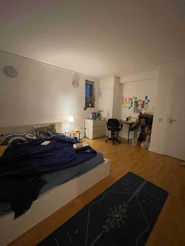 Large furnished double room with ensuite bathroom  Main Photo