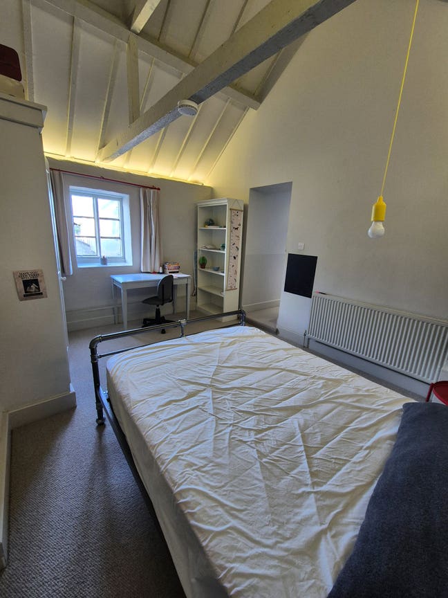 Large double room + living room Main Photo