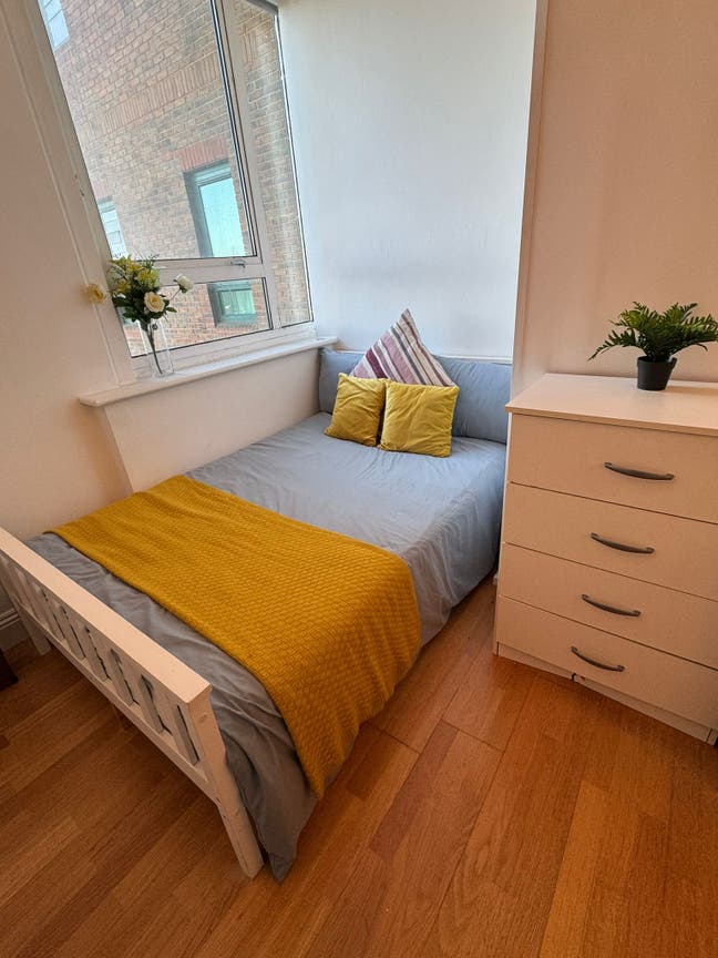 🏡 Bright Double Room in Crossharbour | All Bills  Main Photo