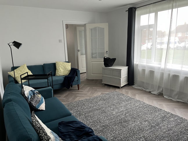 Bills incl - f/ furn 4 bed gas ch spacious house  Main Photo