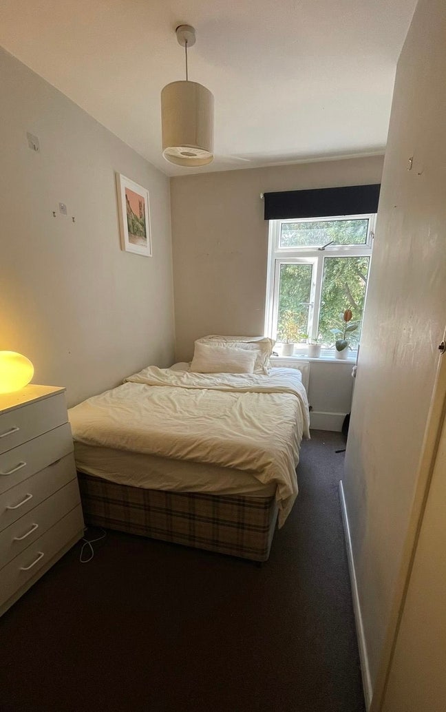 Double Room by Clapham North Station Main Photo