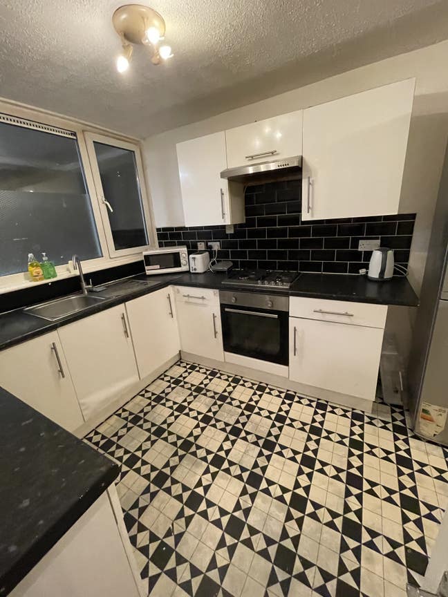 Bright Double Room In Roman Road Available Now  Main Photo