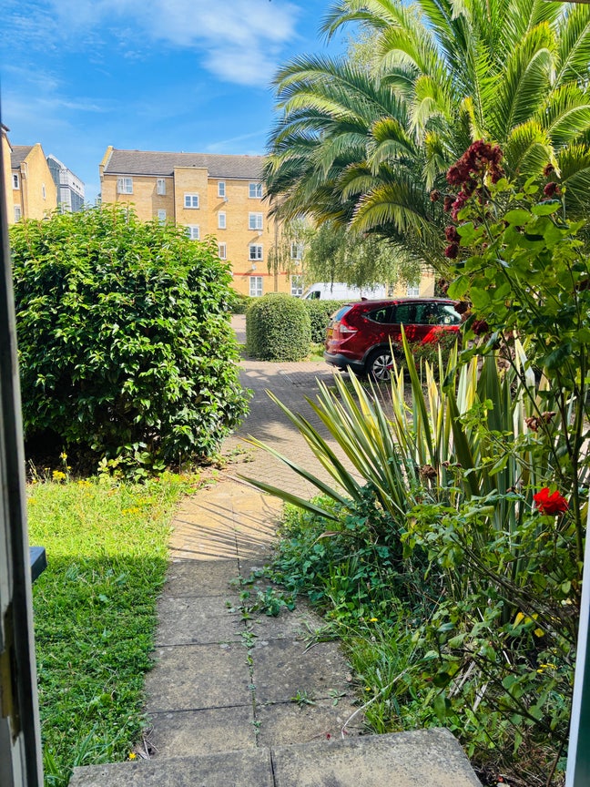 Double Room available in Mudchute Main Photo