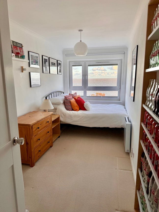 Double room in beautiful sea front flat in Frinton Main Photo
