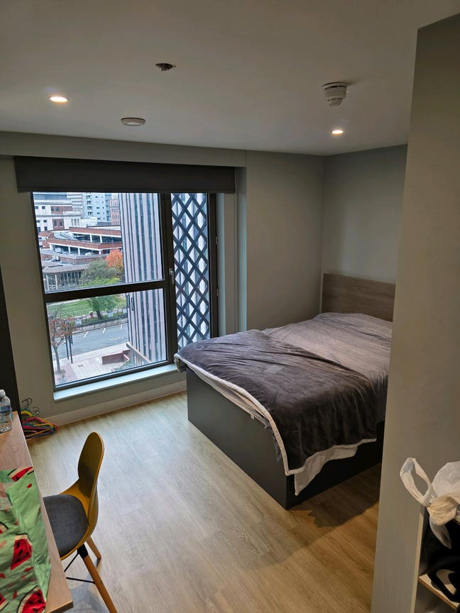 Symons House En Suite Room Inc Bills Main Photo