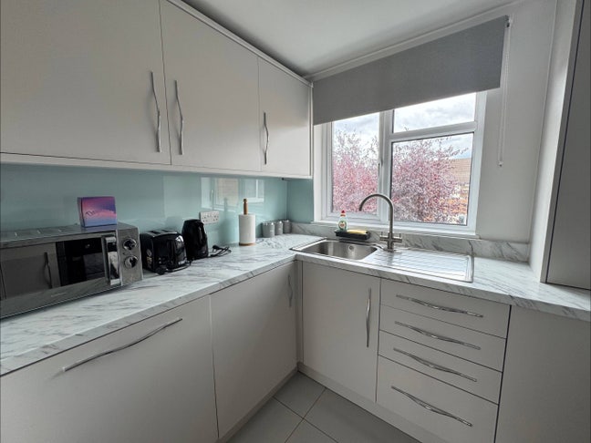 Modern 2-Bedroom Flat in Prime Northolt Location Main Photo