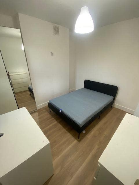 Fulham, double room new decor. Wood fl. 2 MIN TUBE Main Photo