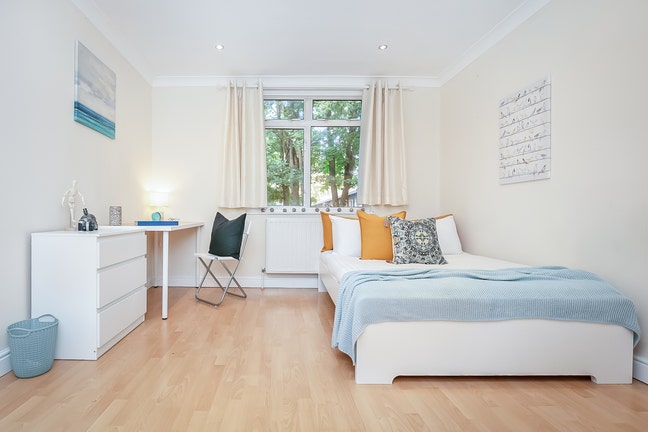 Exquisite Room in a Beautifully Styled Flat Main Photo