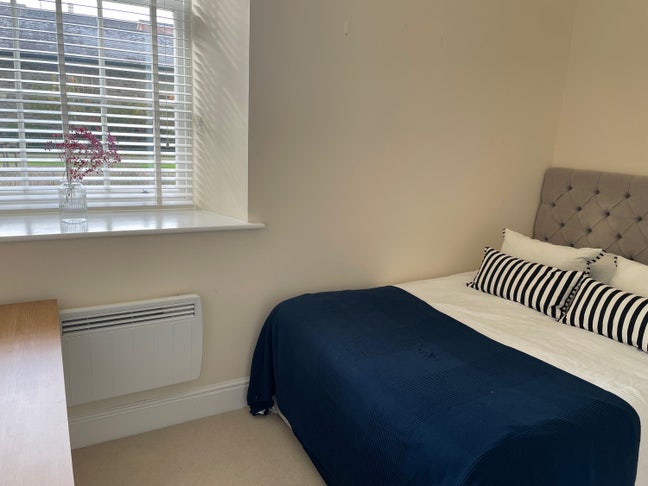 Double bedroom with own bathroom Main Photo